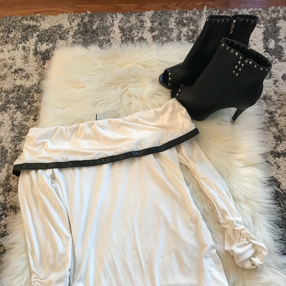 Medium cream off the shoulder Arden B top